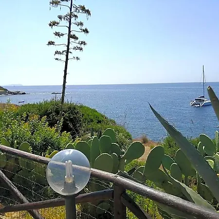 La Casa Sulla Scogliera بولّيكا
